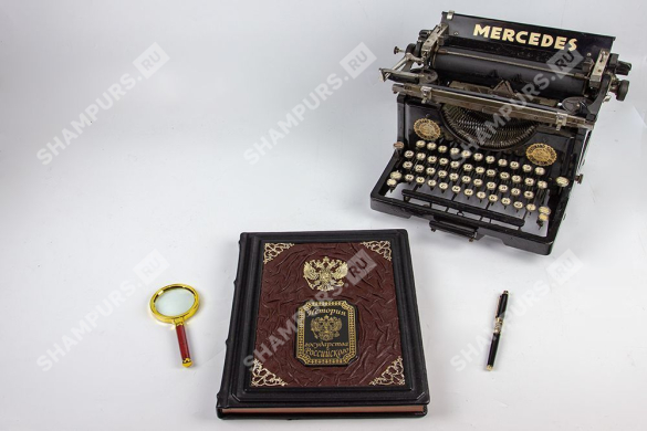 Книга История государства Российского в кожаном переплете