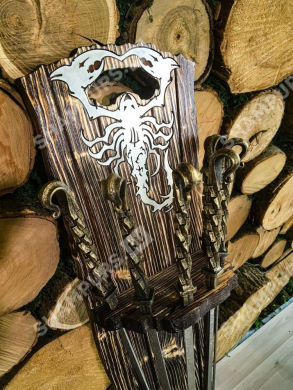 Настенная подставка Скорпион с шампурами - Монблан